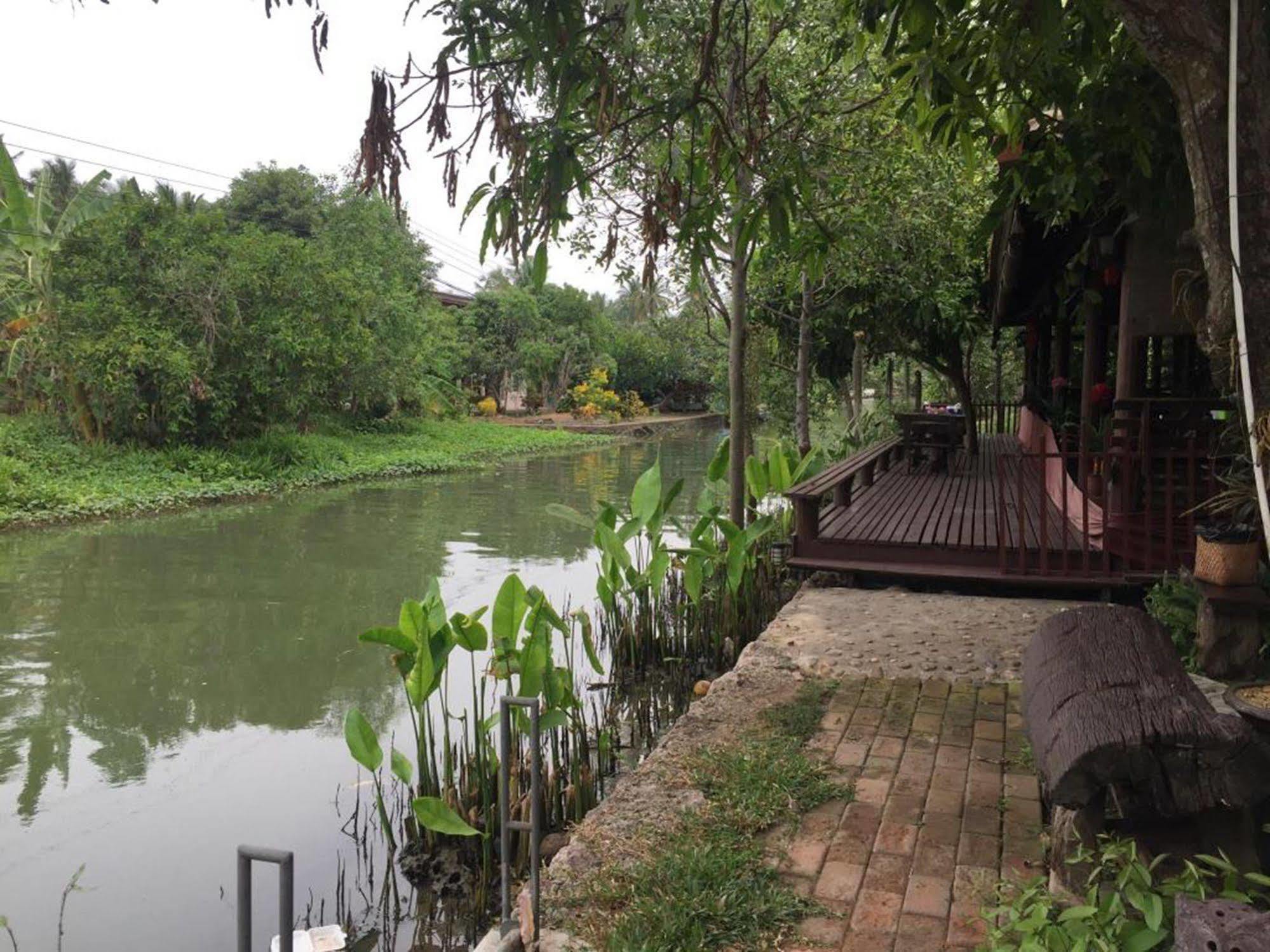 Baansuanleelawadee Resort אמפווה מראה חיצוני תמונה